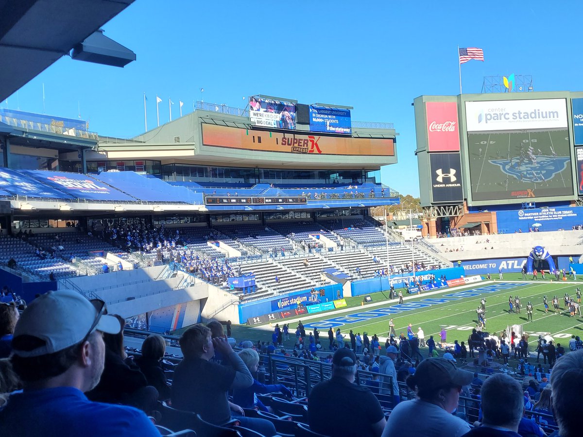 oop_deck's tweet image. This is an absolute embarrassment for a team that was 6-2 v. an undefeated/nationally ranked opponent on national television. No wonder the team played like crap. Do better with 55K students! #GSU @georgiastateSC @GeorgiaStateFB @CCobbGSUAD @mbrianblake @GeorgiaStateU