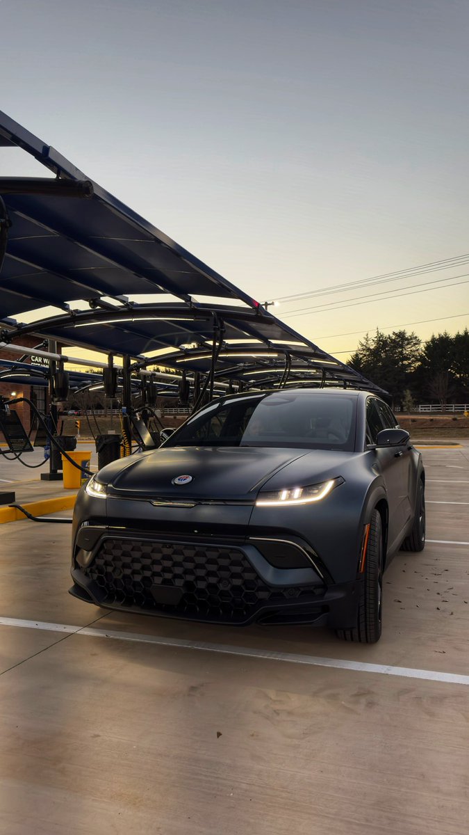 uglyfast's tweet photo. Wifey's brand new #FisketOceanOne. It's pretty cool. Customer service less so. ¯\_(ツ)_/¯ #Fisker #OceanONE https://t.co/kBkvf0AQEW