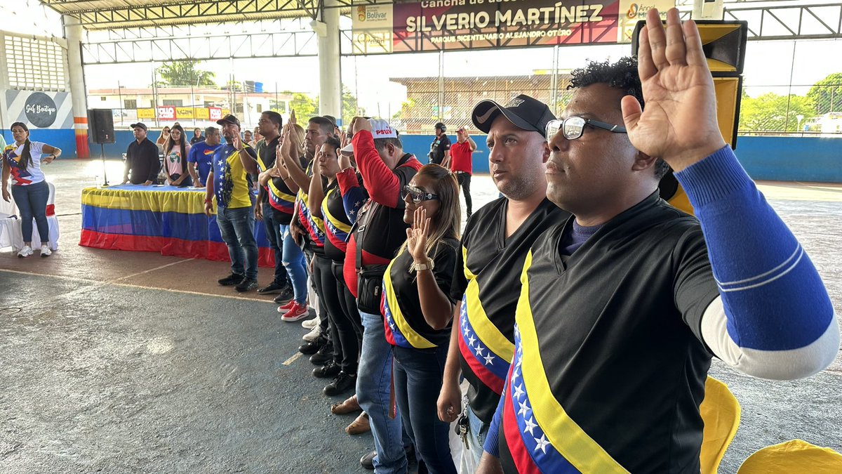 tatachavista's tweet photo. Con la juramentación del Comando de Campaña Venezuela Toda en el municipio Piar, por parte del jefe de campaña @amarcanopsuv nuestro pueblo se prepara para decir Cinco Veces Sí y acompañar al Pdte. @NicolasMaduro en la Defensa de la soberanía sobre nuestro territorio Esequibo https://t.co/HvQyCYlYUG