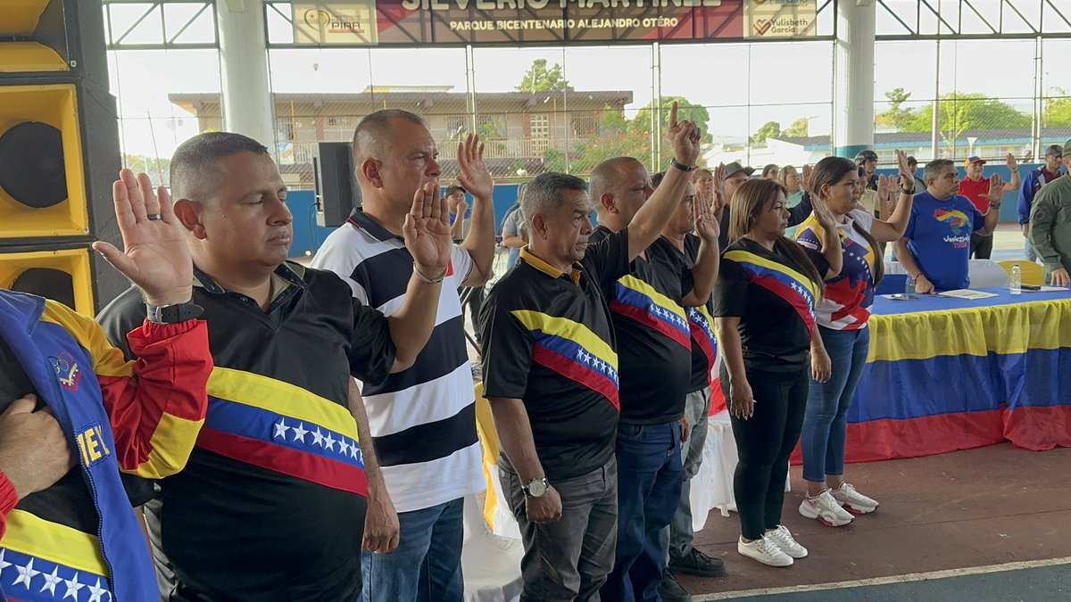 tatachavista's tweet photo. Con la juramentación del Comando de Campaña Venezuela Toda en el municipio Piar, por parte del jefe de campaña @amarcanopsuv nuestro pueblo se prepara para decir Cinco Veces Sí y acompañar al Pdte. @NicolasMaduro en la Defensa de la soberanía sobre nuestro territorio Esequibo https://t.co/HvQyCYlYUG