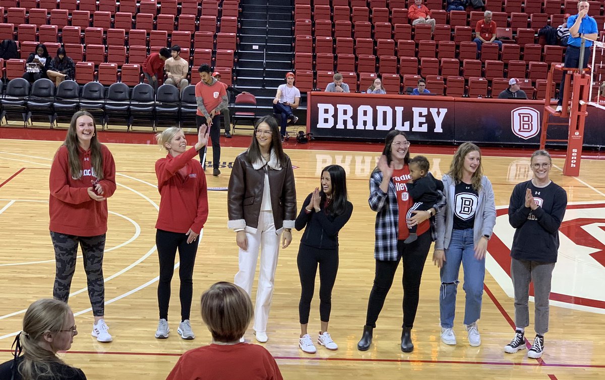jenjones_BU's tweet photo. Thank you to @BRADLEYvolley alumni for joining us last night—Raeann Bergman, Ashley Quinlan, Kat Poore, Serena Sparks, Kelsey Coulson, Carlee Camlin, &amp; Abby Ihrke. Always ❤️ to see you back on the Hilltop! Go @BradleyBraves! https://t.co/zyUvnEg2PR