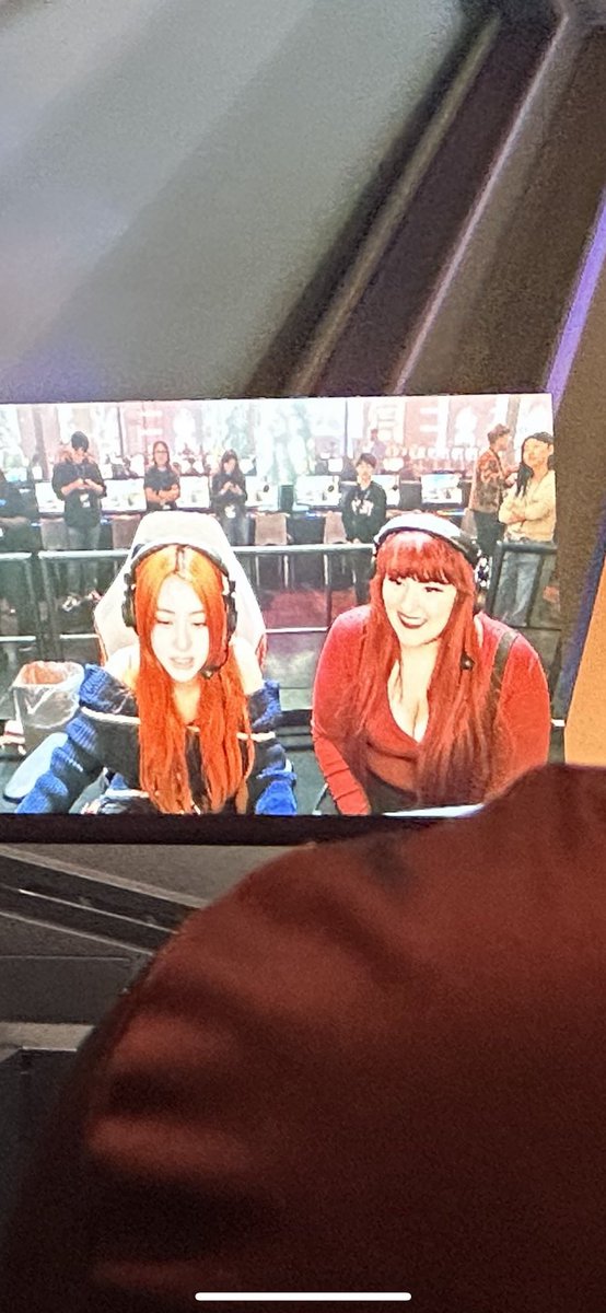 ChristalRaine's tweet photo. I’ll seriously never forget this day. Thank you @le_sserafim ❤️ https://t.co/ZecbNlXQYB