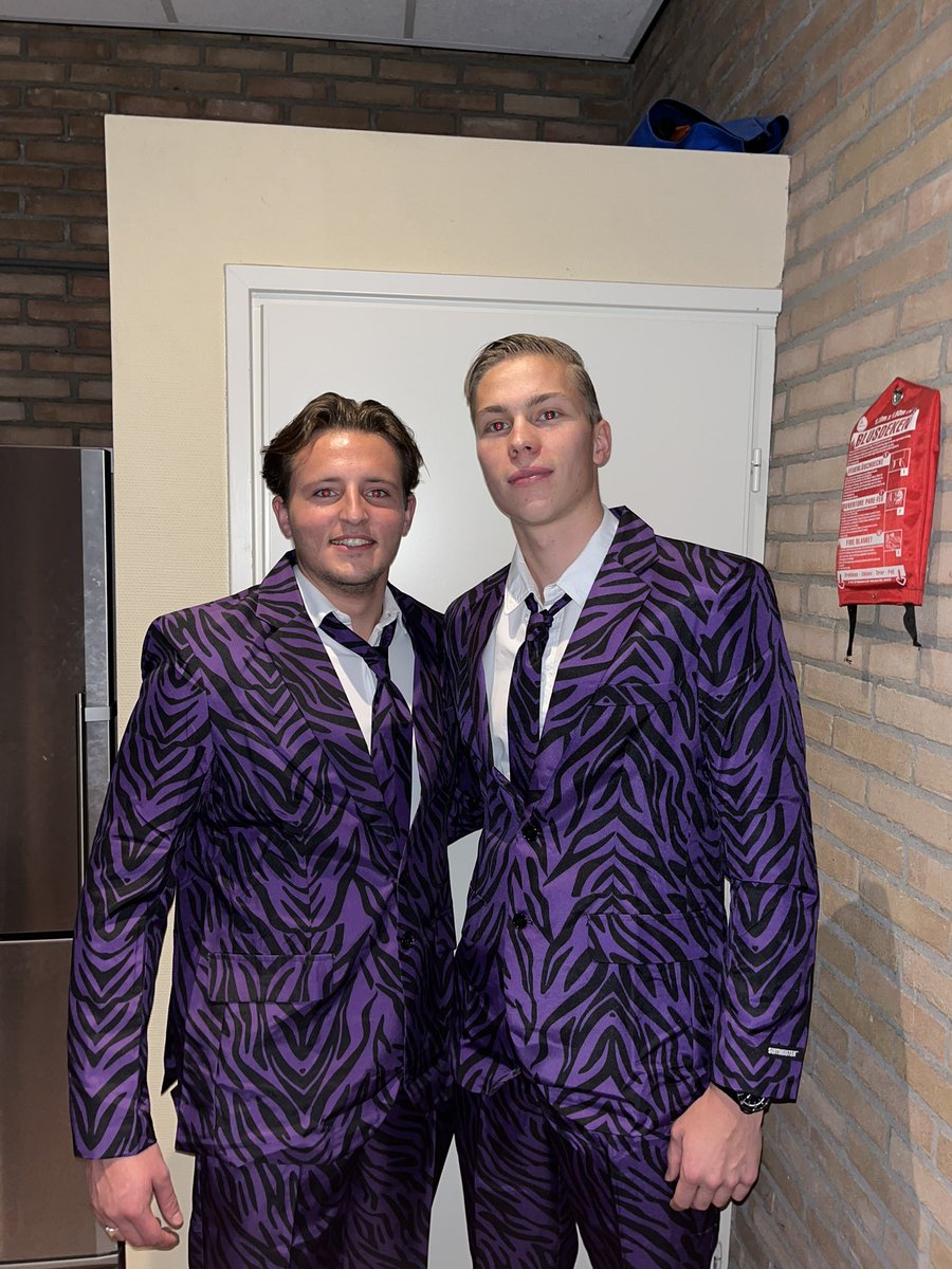 DOS37_2's tweet photo. De Grote DOS2 Show is meer dan geslaagd! Extra dank gaat uit naar onze Roel! 💪🏻💪🏻💪🏻💪🏻 #dos2foreverforeverdos2 https://t.co/S7e4zRbTLY