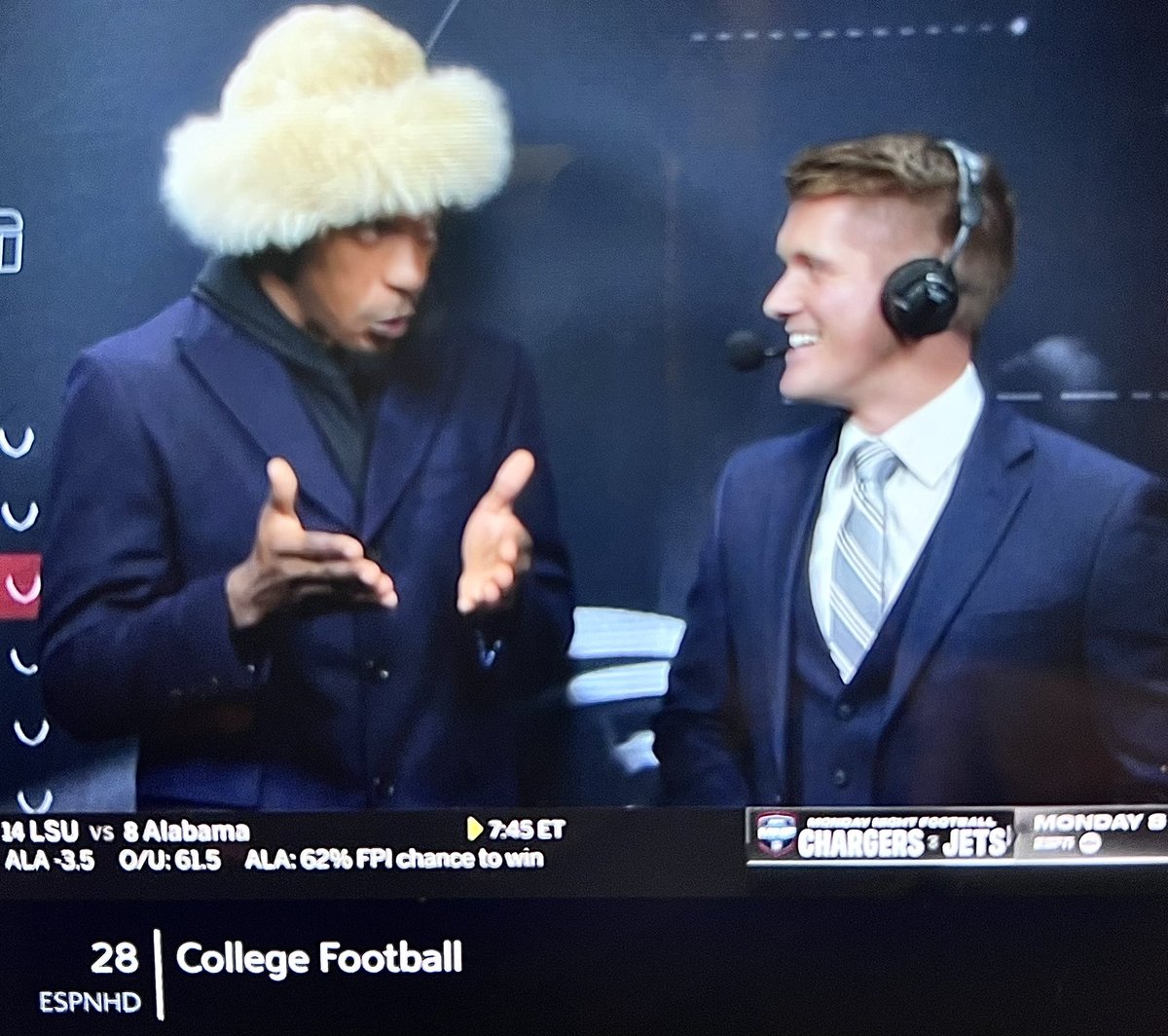 BonnieBernstein's tweet photo. Robert Griffin III, single-handedly changing the broadcast booth fashion game… one furry hat at a time.
#KansasVsIowaState https://t.co/6Eomf4zRLI