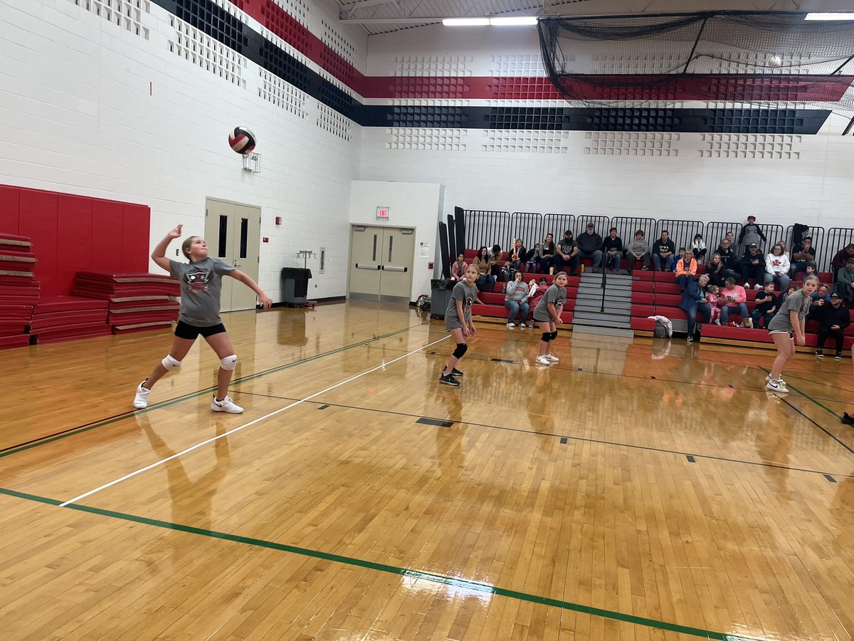 Had a blast coaching volleyball for <a href="/115yis/">Yorkville Intermediate School</a> with <a href="/TweediesTweets_/">Lindsay Tweedie</a> all four of our 6th grade teams won today and showed great sportsmanship and teamwork! Couldn’t be more proud! 🥰