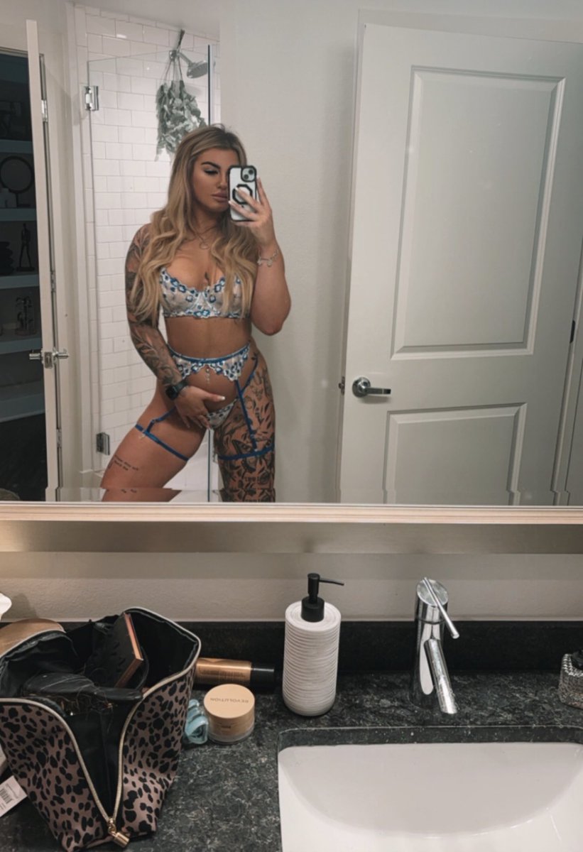 Need a man to spoil with these type of pics 😇