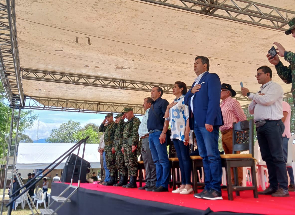 Con una ceremonia militar, conmemoramos el aniversario del Batallón de Alta Montaña N°2 General Santos Gutiérrez Prieto de la #PrimeraBrigada. 
Soldados comprometidos trabajan por la seguridad en las Provincias de Norte y Gutiérrez, #Boyacá. 

#PatriaHonorLealtad
