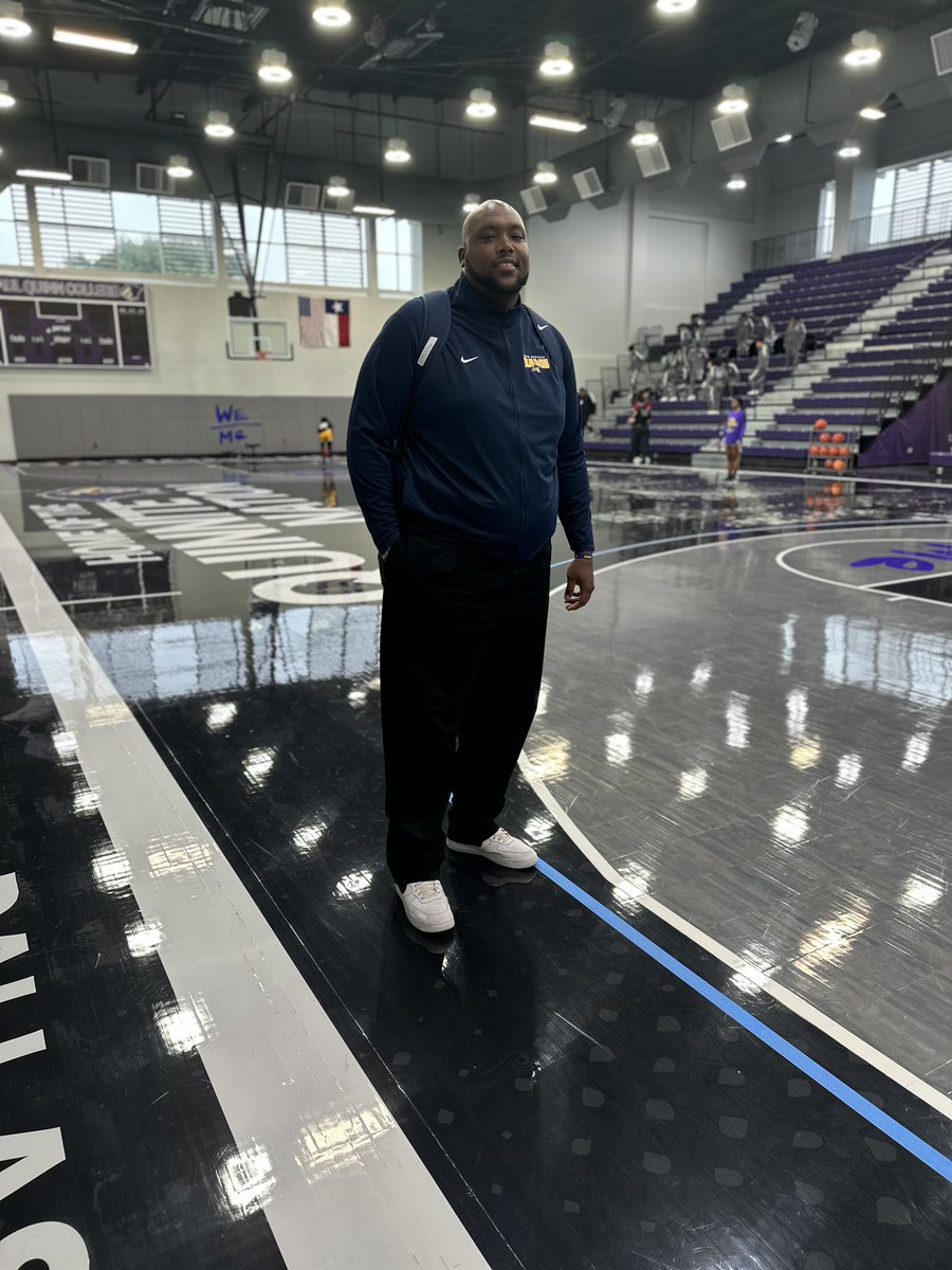 d_abron23's tweet photo. Improved to 2-0! Very proud of our Lady Rams! Thanks for your support cousins Shawnna and Nedra ! Good looking out ! And of course my lovely family was definitely in the building! 
#LadyRam #Together https://t.co/DREeHFfqOT