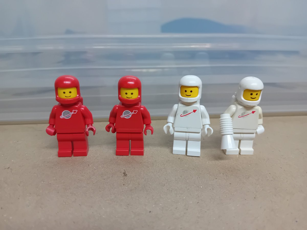Did some more vintage buying. Got a lego spacecraft, and some loose space guys