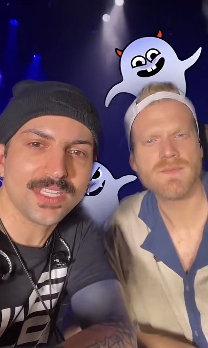 chrisluvs2's tweet image. These two give pure happiness 💖💖