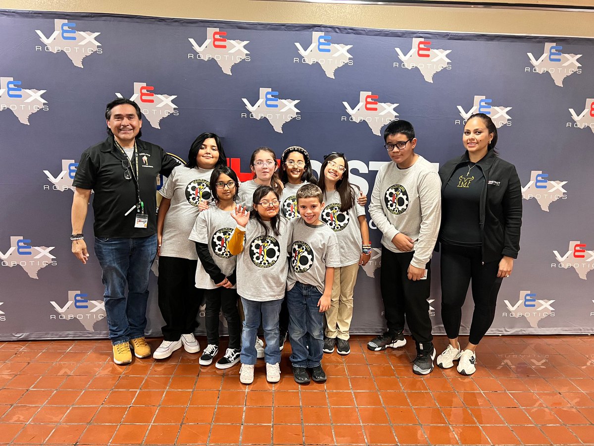 Mbelle143's tweet photo. PROUD PROUD PROUD of the AMAZING teamwork our Torero Robotics Vex Competitive Team shared with one another at competition today! @ParklandToreros #raisingthebaratthepark https://t.co/i0itrdCLr4