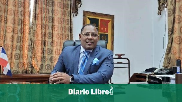 DiarioLibre's tweet photo. #LasMásLeídasDeLaSemana: Sale en libertad provisional Tony Adames, alcalde destituido de La Romana
🔗https://t.co/GVKgB84DwT
#DiarioLibre #Noticias #TonyAdames https://t.co/LBvcT6kWaX
