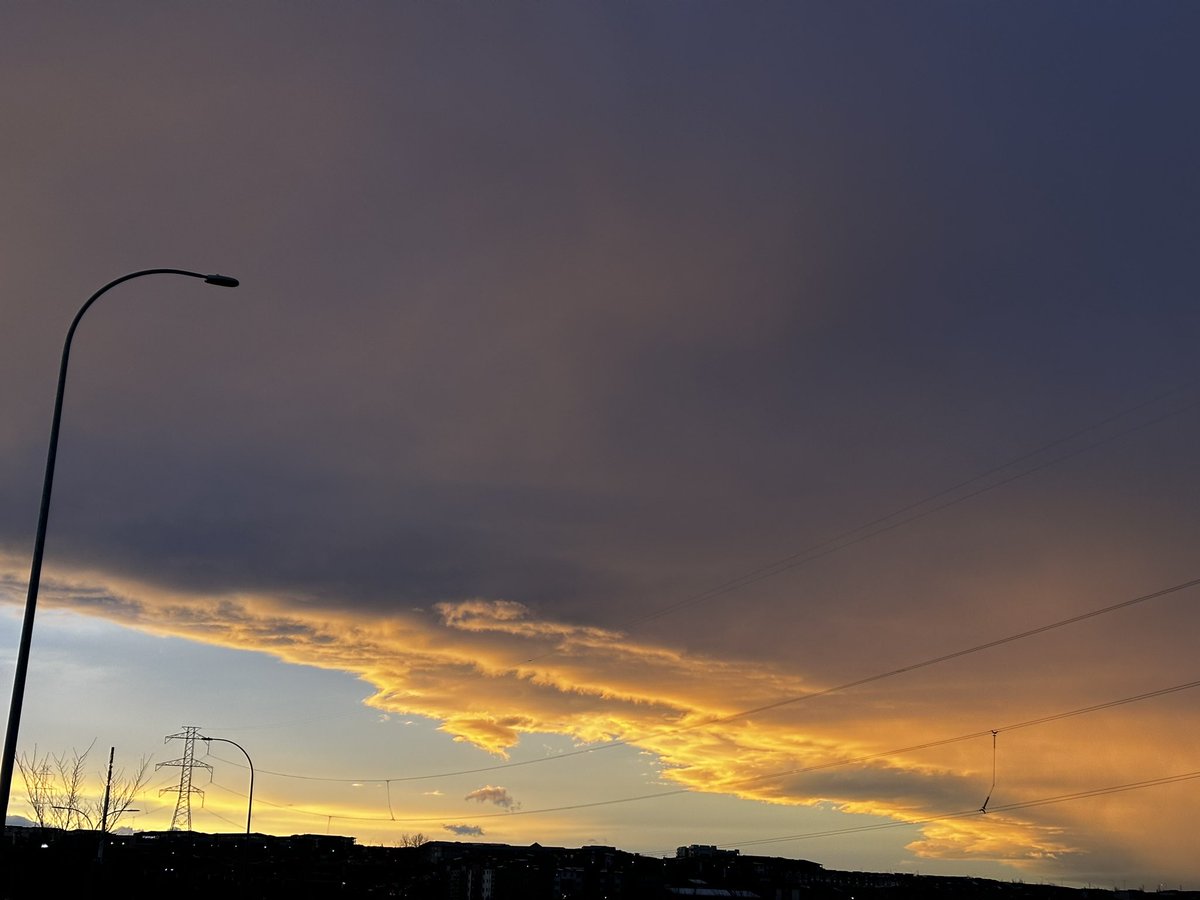 MahsaG26's tweet photo. It never gets old #yycsky https://t.co/glIiTYOKSS