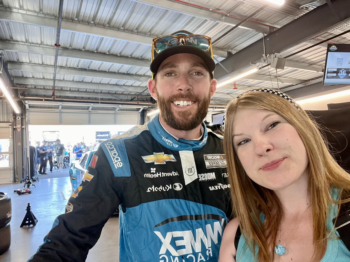 lifeofbryana's tweet photo. we did it againnnn๐โค๏ธ๐ met our favorite @RossChastain @TeamTrackhouse canโt wait to do it again tomorrow ๐ฅณ GAS IT SMASH ITTT๐ #RossChastain #Trackhouse #NASCAR #TrackhouseRacing #MelonMan #NASCAR75 #WWEX #PhoenixRaceway https://t.co/6g10RLZg3C