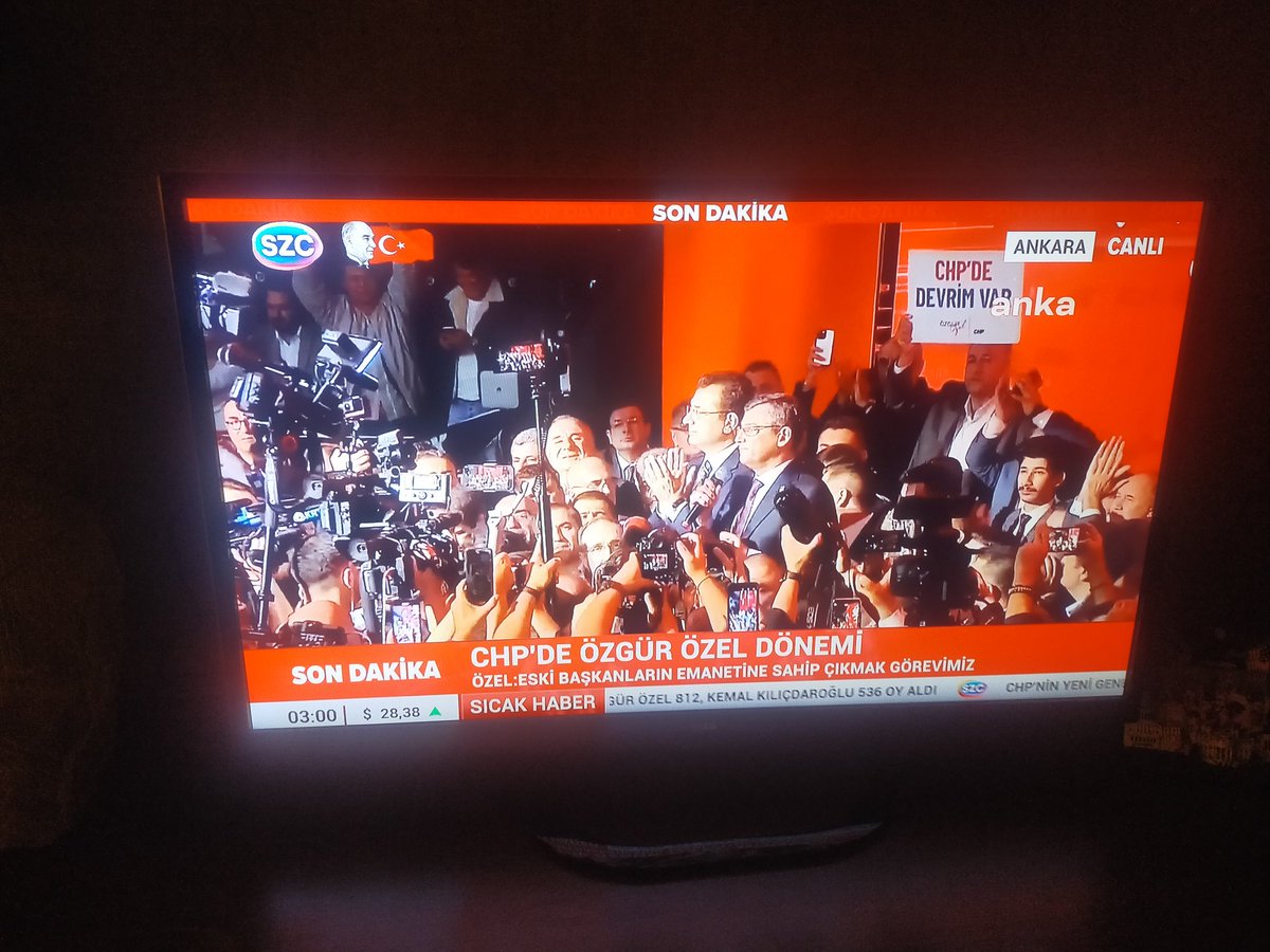 CHP de Özgür ÖZEL dönemi başlıyor... Tebrikler sayın genel başkan... CHP ye Türkiye halkı için hayırlı ve uğurlu olsun...
