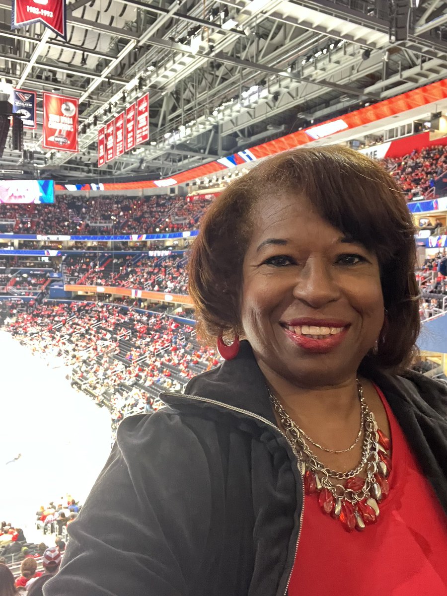 DoxieM's tweet photo. #ALLCAPS #rockinthered #hockeyisforeveryone #Blackgirlhockeyclub https://t.co/FeCRkHVcbM