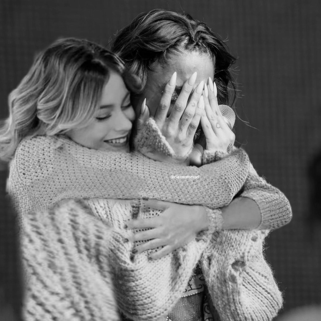 Tini lo logramos, mira 🥹🤍 <a href="/TiniStoessel/">tini</a> (by me)
