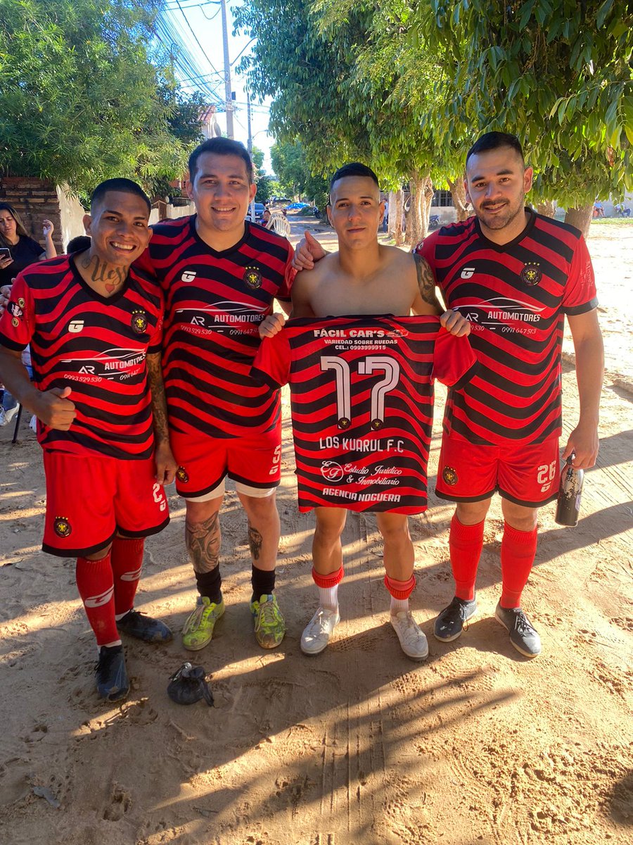 Una fecha más en la SuperLiga del populoso barrio Chiquito.

+3 para los dueños de la fiesta, victoria por 4-1 vs alcoholito

Goles:
⚽️ Miguel Bernal
⚽️ José Galeano 
⚽️ Rodrigo Nuñez 
⚽️ Fer Quiñonez 

#LosKuarul
#SimplementeTeMueve 🔥
