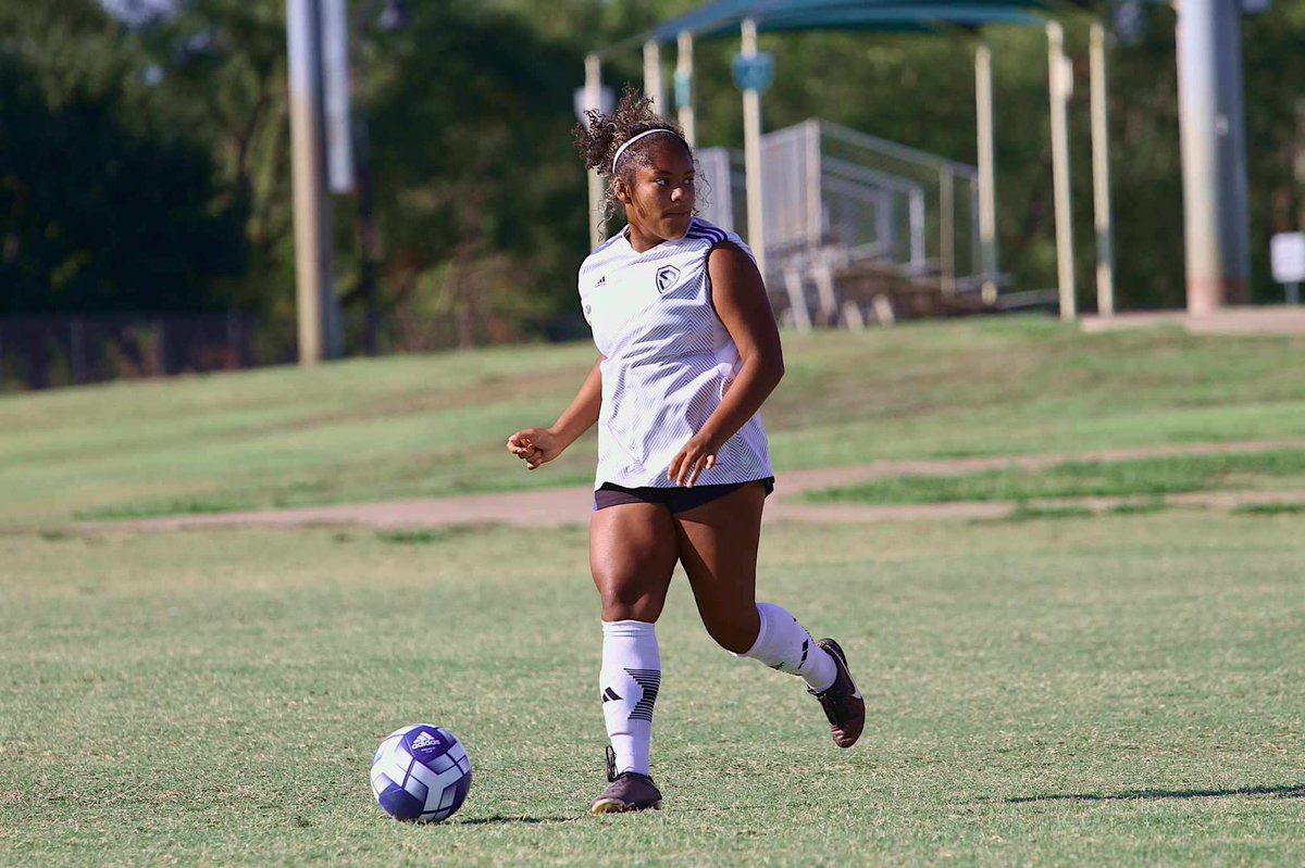 @SoccerMomInt Manderigh Santos 
Uncommitted 2025
Center-Back / Midfielder 
4.0 GPA
Major : Chemistry / Pharmacy 
Leave the state - Yes 
Club : <a href="/RoyalU16/">Sting Royal ECNL-RL U17</a> 
High school : <a href="/LCPGirlsSoccer/">Lubbock-Cooper Girls Soccer</a> 
Highlights: profile.veo.co/player/64e376e…