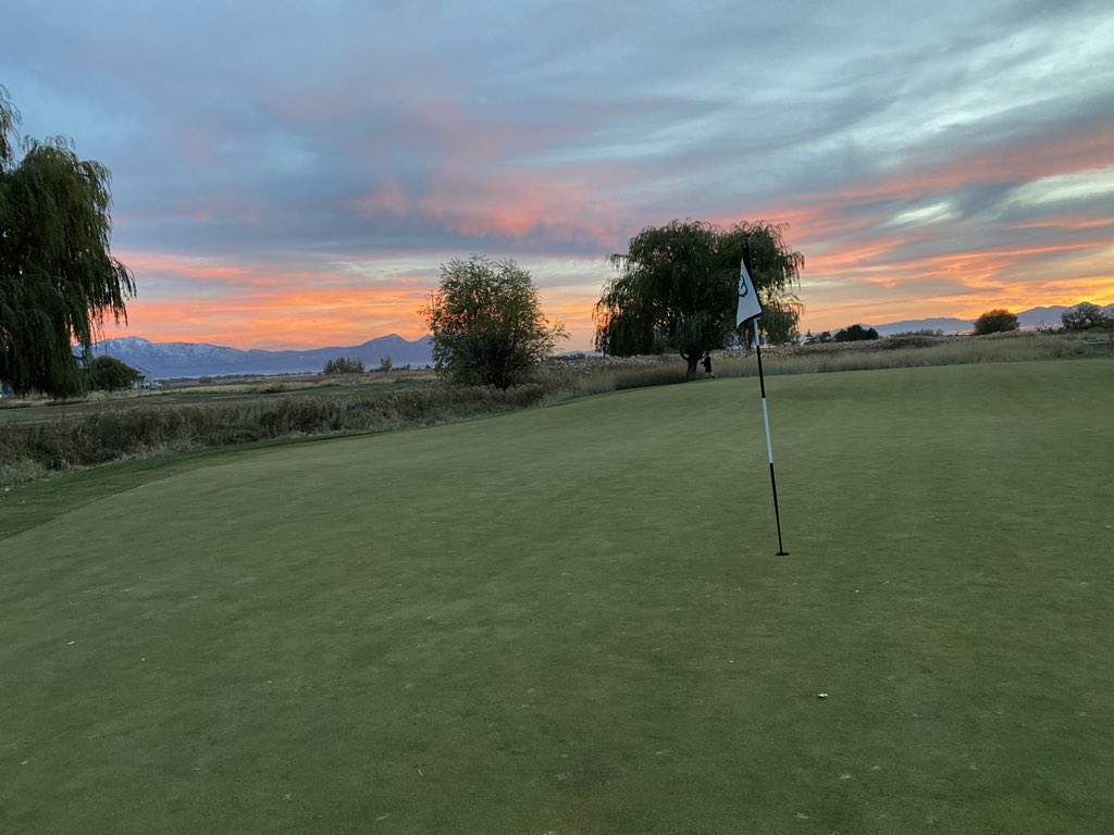 4theSteve's tweet photo. Finishing out a gorgeous night on the course https://t.co/xy5Y6e2Vxf