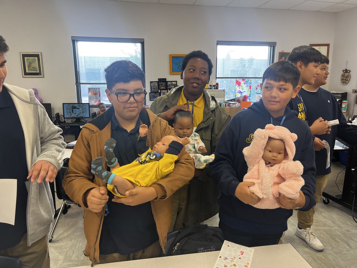 PHHS_ACE's tweet photo. Sun Ridge visits PHHS Education &amp; Training. 🍎 ✏️ 📓 https://t.co/8oVT4Pmr5u