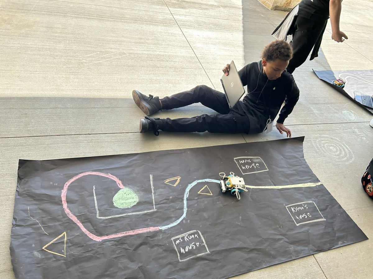 TechRunsThruIt's tweet image. #DMS78cs made their own map challenges for follow the line activities!👏👏
Such amazing conversations about corner tightness, color vs reflection, and line thickness. Love hearing them work through the process! #DreamTogether @DieterichMS @misdcte @LEGO_Education #spikeRobot