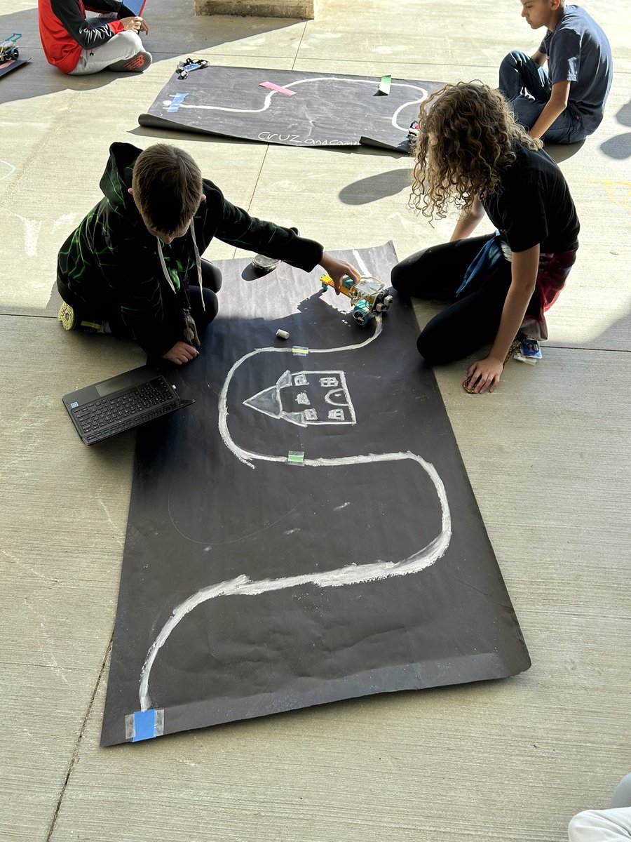 TechRunsThruIt's tweet image. #DMS78cs made their own map challenges for follow the line activities!👏👏
Such amazing conversations about corner tightness, color vs reflection, and line thickness. Love hearing them work through the process! #DreamTogether @DieterichMS @misdcte @LEGO_Education #spikeRobot