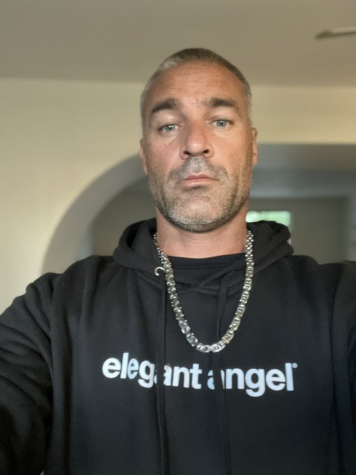 @ElegantAngelxxx swag looks clean AF! https://t.co/MlUxCMmPgt<a class="tags" href="/tag/elegantangelxxx">@elegantangelxxx</a>