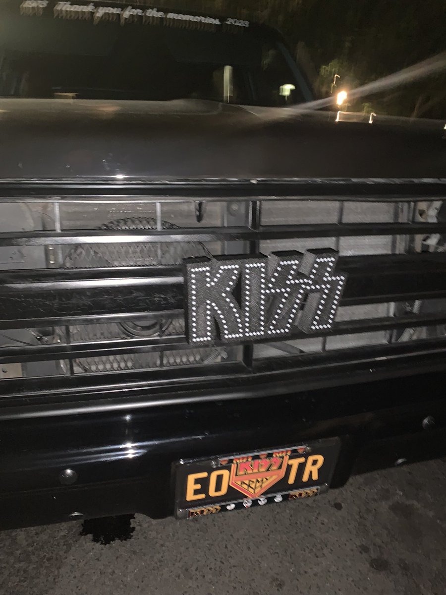 Anthonytogether's tweet photo. But what if we kissed in the @kiss Mobil https://t.co/ldkWCMyqBv