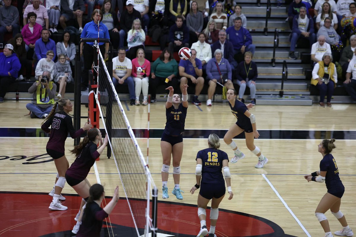 khsaaevents's tweet photo. Notre Dame rallies to win set two, 26-24. The match is level 1-1 in sets. #khsvb @toniawittphoto https://t.co/UsmKepH0yJ