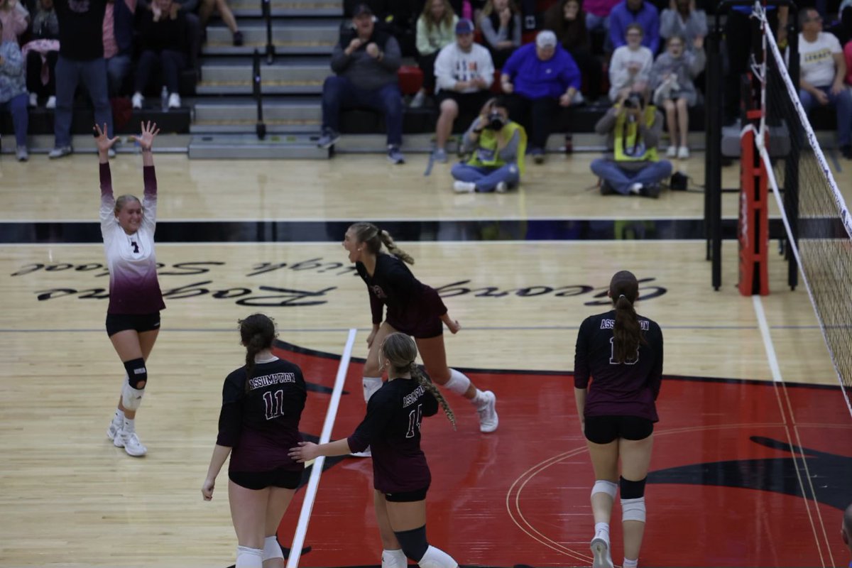 khsaaevents's tweet photo. Notre Dame rallies to win set two, 26-24. The match is level 1-1 in sets. #khsvb @toniawittphoto https://t.co/UsmKepH0yJ