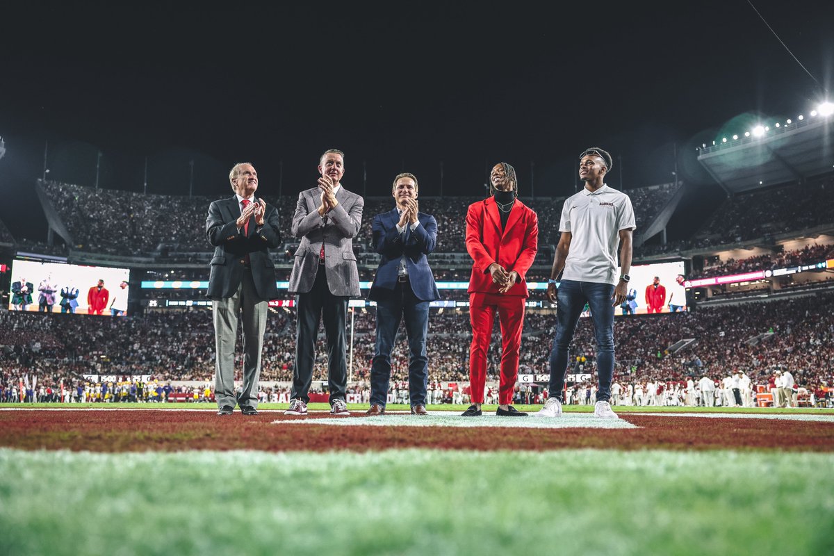 UA_Athletics's tweet photo. Fun to have Chris Robinson and Corde Long at today's game! 🏅

They secured the 1-2 Alabama sweep to become the fastest 400 hurdle duo in NCAA Championship meet history this past season!

#RollTide | @AlabamaTrack https://t.co/xz5DMp8D4x