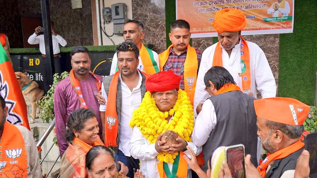 SureshKoBJP's tweet photo. @GarasiyaSama 
पिंडवाड़ा विधानसभा से भाजपा प्रत्याशी श्री समाराम गरासिया ने अपना नामांकन दिखिल किया। भाजपा के प्रति जनता जनार्दन का अटूट स्नेह और समर्थन भाव निश्चित रूप से प्रदेश में कमल का फूल खिलाने में सहायक सिद्ध होगा। @bjp_sirohi @cpjoshiBJP
#आ_रही_है_भाजपा @VijayaRahatkar https://t.co/fq1aQ9ne49