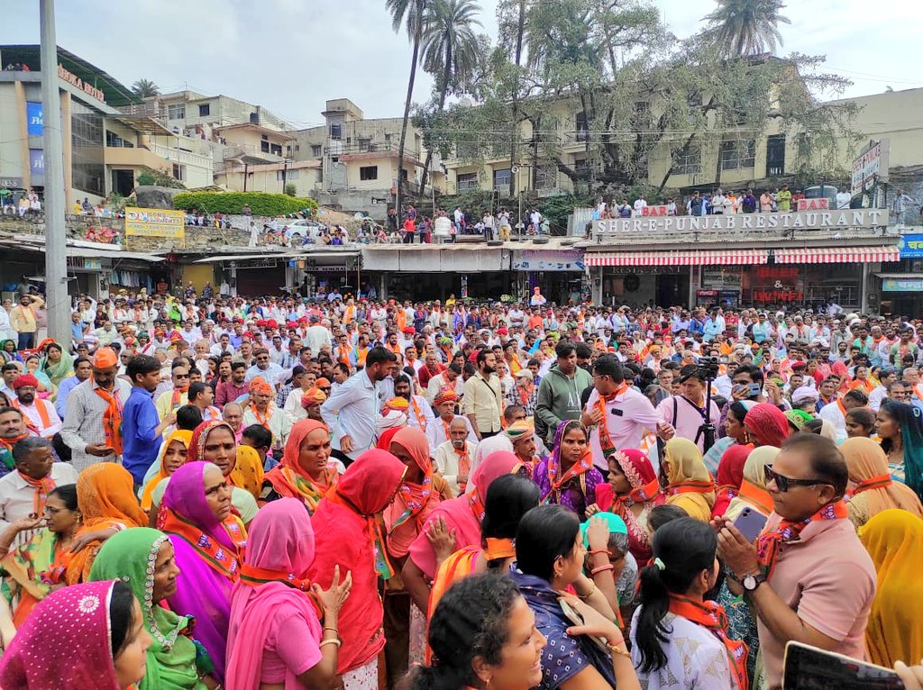SureshKoBJP's tweet photo. @GarasiyaSama 
पिंडवाड़ा विधानसभा से भाजपा प्रत्याशी श्री समाराम गरासिया ने अपना नामांकन दिखिल किया। भाजपा के प्रति जनता जनार्दन का अटूट स्नेह और समर्थन भाव निश्चित रूप से प्रदेश में कमल का फूल खिलाने में सहायक सिद्ध होगा। @bjp_sirohi @cpjoshiBJP
#आ_रही_है_भाजपा @VijayaRahatkar https://t.co/fq1aQ9ne49