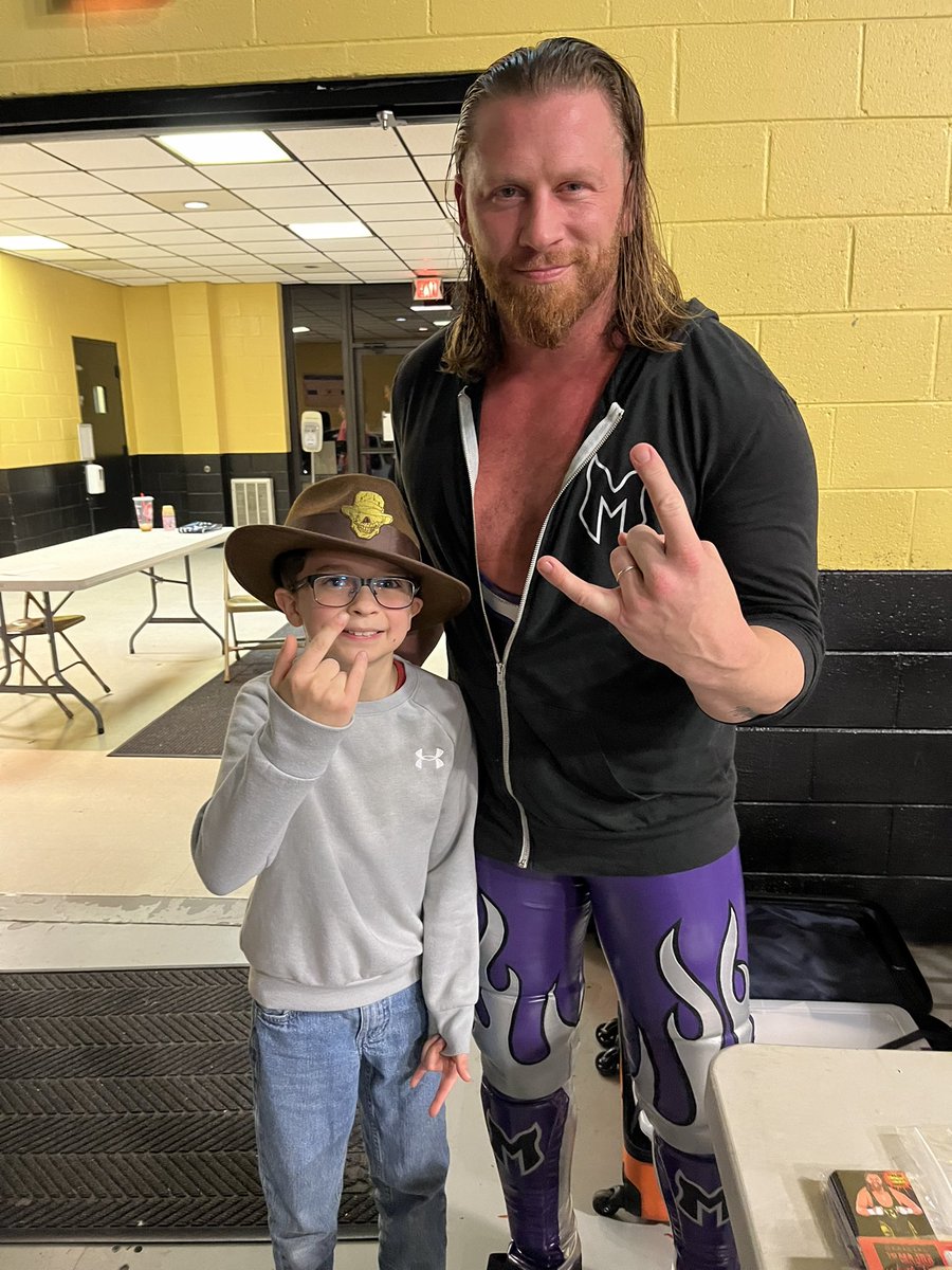 fl04ter's tweet photo. One happy kid. Keeps asking questions about @Myers_Wrestling and Cardona. This has been an awesome night. I love being an uncle @MajorWFPod https://t.co/CYdQGc9rMP