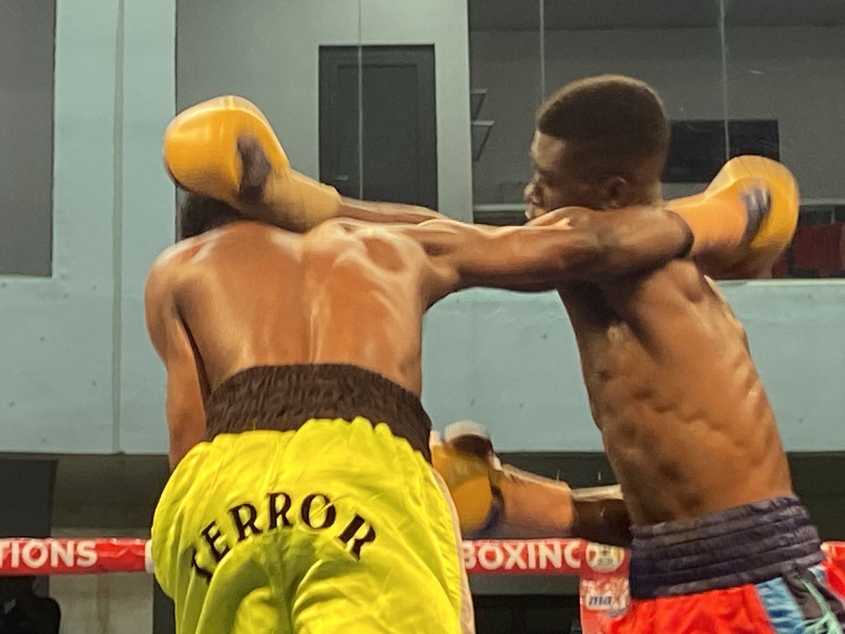 GhanaBoxing's tweet photo. Feather weight contest over 6 rounds between Bismark Saah( Ghana Armed Forces) and Moses Adjei Selvi ( Akotoku) by a unanimous decision ended in a win for Bismark Saah

J1: 59:54
J2: 59: 54
J3: 59:54

#ghanaprofessionalboxingleague
#fightnight16
#boxingghana
#GBA
#MaxTV https://t.co/o2cCNuWHyH