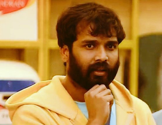 என்னையா women safety? 
Kiss பண்ணி cheat பண்ணினவன title winner ஆக்குறீங்க.
Girlsச தள்ளி அடிக்கப்போனவங்கள உள்ள வைச்சு இருக்கீங்க but #Pradeep ப அனுப்புறீங்க 

அவளவு camera இருக்கு safety இல்லையாம்.போங்கையா நீங்களும் உங்க ஞாயமும்.அனுப்பனும் என்டு முடிவு பண்ணிட்டீங்க

#biggbosstamil