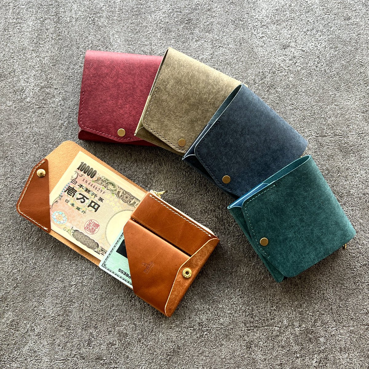 moku_taku's tweet photo. ／
 小さく薄い財布Saku  ¥19,800
#プレゼント企画開催中 
 ＼

#懸賞
moku「小さく薄い財布Saku ver.2」を抽選で3名様に #プレゼント🎁

#応募
①@moku_takuを フォロー 
②本投稿を、いいね👍&amp; RT
③欲しいカラーを3カラーから選んでリプ

締め切り：11/8(水)
#薄い財布
#拡散希望
#プレゼント企画 https://t.co/Xy9E0mfE7w