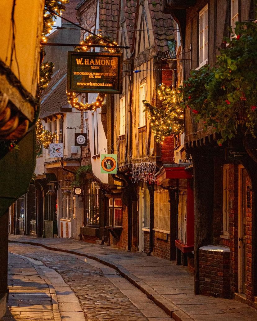 Llfethought's tweet photo. Fancy an evening stroll through the Shambles? https://t.co/nKwchFWWgZ