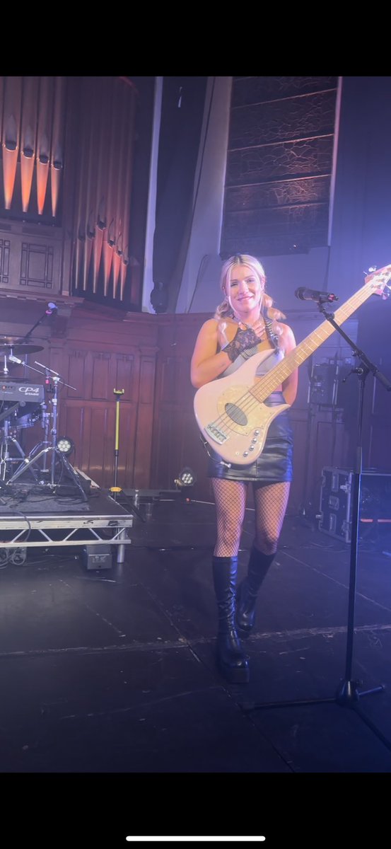 FYIXOTB's tweet image. seeing the band who continuously save my life over and over again while dealing with a broken heart was one of the most special experiences of my life, i will forever be grateful for @wethreemusic they are my lifeline. 🫶🏻🫶🏻🫶🏻