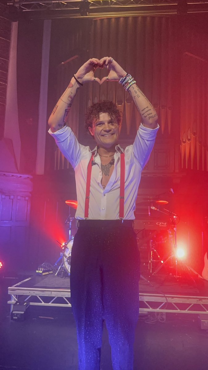 FYIXOTB's tweet image. seeing the band who continuously save my life over and over again while dealing with a broken heart was one of the most special experiences of my life, i will forever be grateful for @wethreemusic they are my lifeline. 🫶🏻🫶🏻🫶🏻