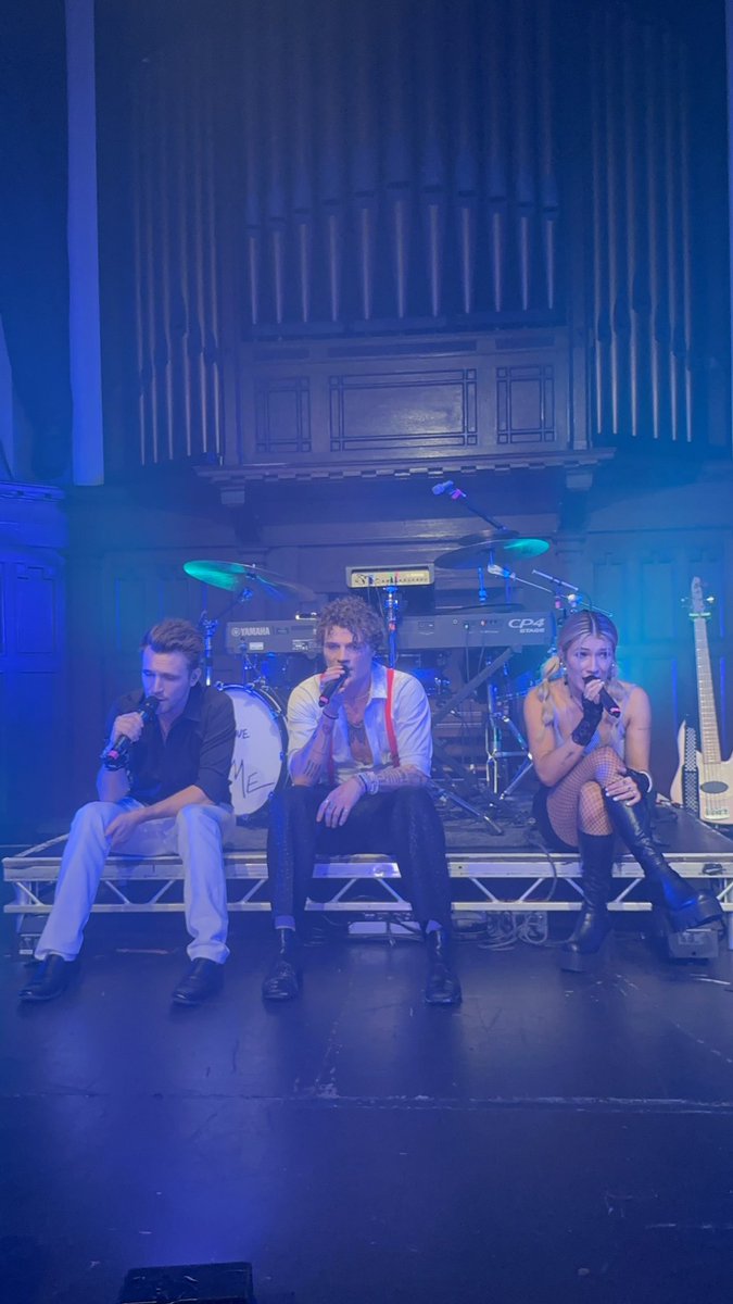 FYIXOTB's tweet image. seeing the band who continuously save my life over and over again while dealing with a broken heart was one of the most special experiences of my life, i will forever be grateful for @wethreemusic they are my lifeline. 🫶🏻🫶🏻🫶🏻