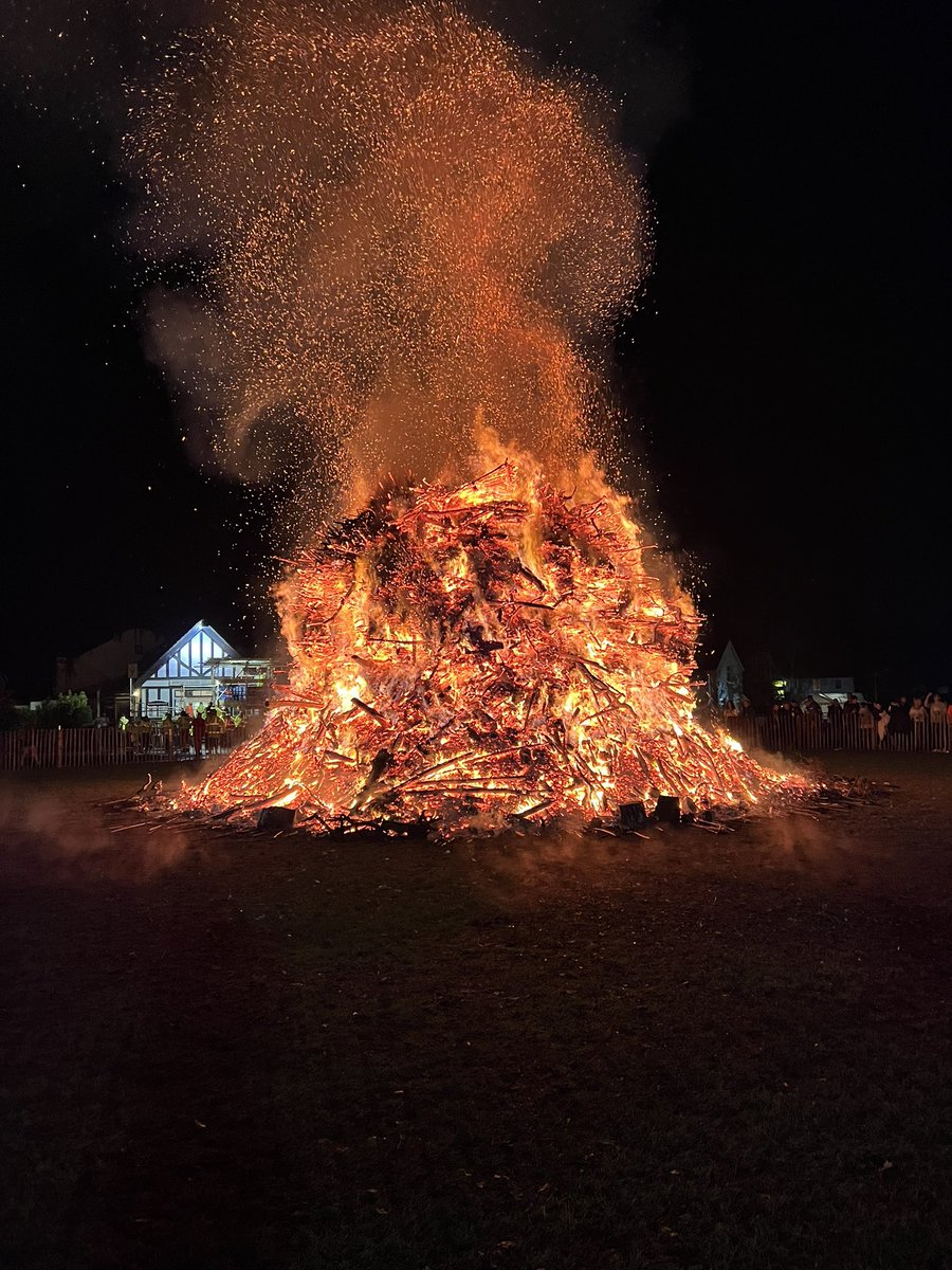 BrockBonfireLtd's tweet image. Thank you coming, see you all next year.