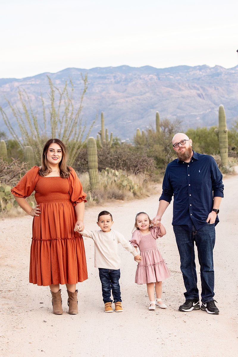 jacquelynnbuck's tweet photo. Fall is for family! https://t.co/SpaSw4Z1om