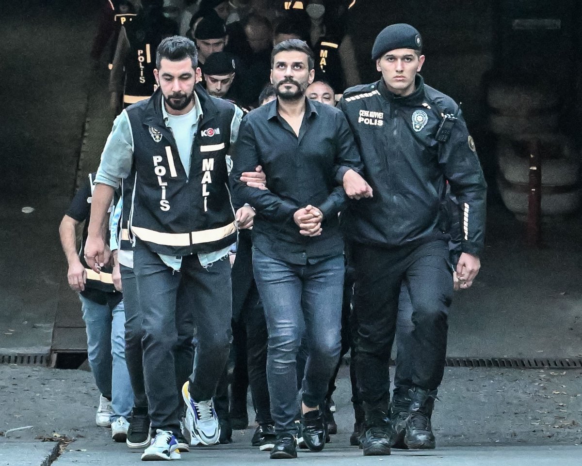 pusholder's tweet photo. SON DAKİKA: Dilan Polat ve Engin Polat tutuklandı. https://t.co/mtIXd7u03R