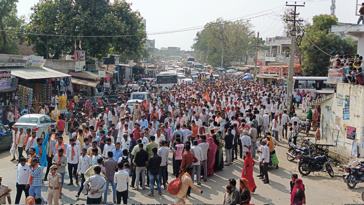 Vinod_palri's tweet photo. रेवदर भाजपा प्रत्याशी श्री जगसीराम कोली ने आज प्रचंड जन समर्थन के साथ नामांकन भरा l
!! जय भाजपा तय भाजपा !!
!! जय भाजपा विजय भाजपा !!  
!! राजस्थान में आ रही है प्रचण्ड बहुमत की भाजपा सरकार !!
@BJP4Rajasthan @tarunchughbjp @cpjoshiBJP @VijayaRahatkar @chshekharbjp 
@bjp_sirohi https://t.co/GZFnB83Y3n