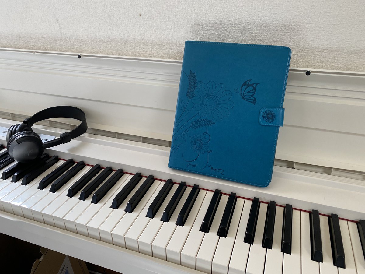 fisher16hunter's tweet photo. 朝練わず
狭い部屋...ベッド🛌から2m以内に
🎹弾ける環境があるのは
恵まれている😊✨✨✨
#KORG
#LP180 https://t.co/iZq101hkkG