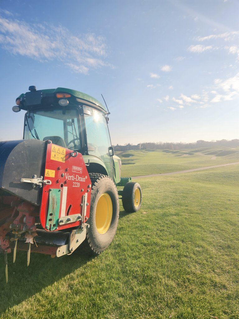 22 acres of fairway done. Oak and crew really enjoyed working out @legends_clubmn. It's a really beautiful course. 
#golf #goldenretriever #golflife #midwestgolf #minnesota  #minnesotagolf #Turf #turfmanagement  #redexim #golflife #masseyferguson #johndeere #priorlakemn