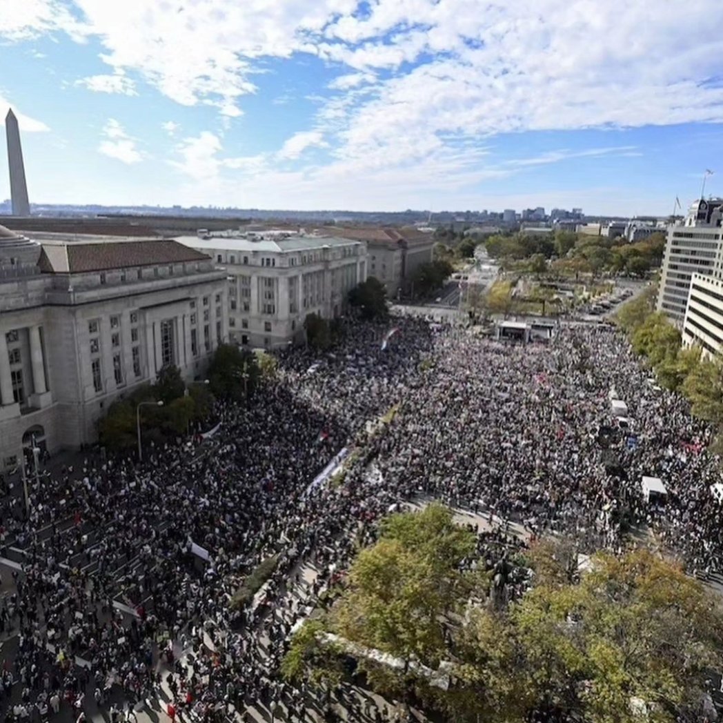300,000 of us marched on DC today in support of Palestinian self-determination and called for an end to Israel's genocide. Cell service tanked the livestream but I ran into Zack de la Rocha who came out for the march.