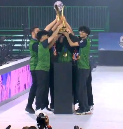 YZNSA_'s tweet image. الابطال 🇸🇦🇸🇦🇸🇦🇸🇦💚💚💚